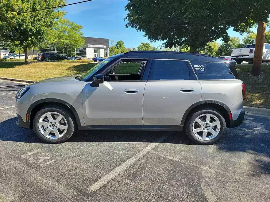 2025 Mini Cooper Iconic S ALL4 photo 1