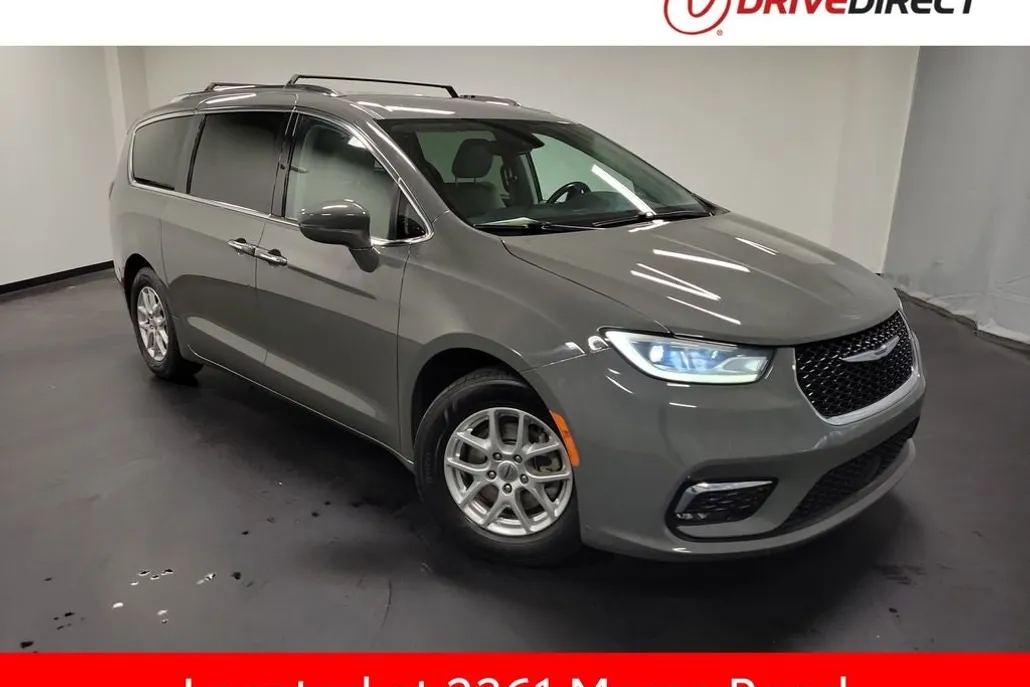 2021 Chrysler Pacifica Touring L photo 1