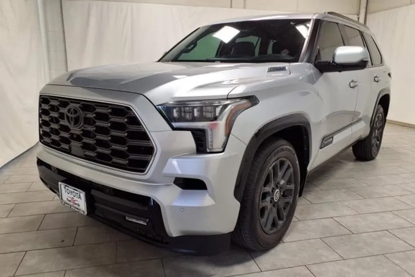 2024 Toyota Sequoia Platinum photo 1