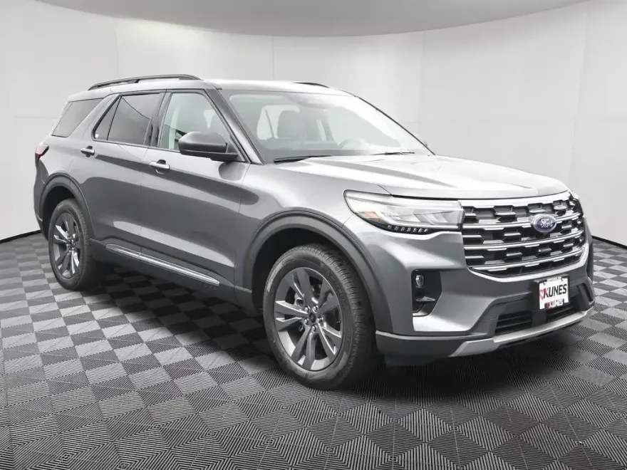 2025 Ford Explorer photo 1
