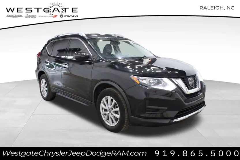 2020 Nissan Rogue SV photo 1