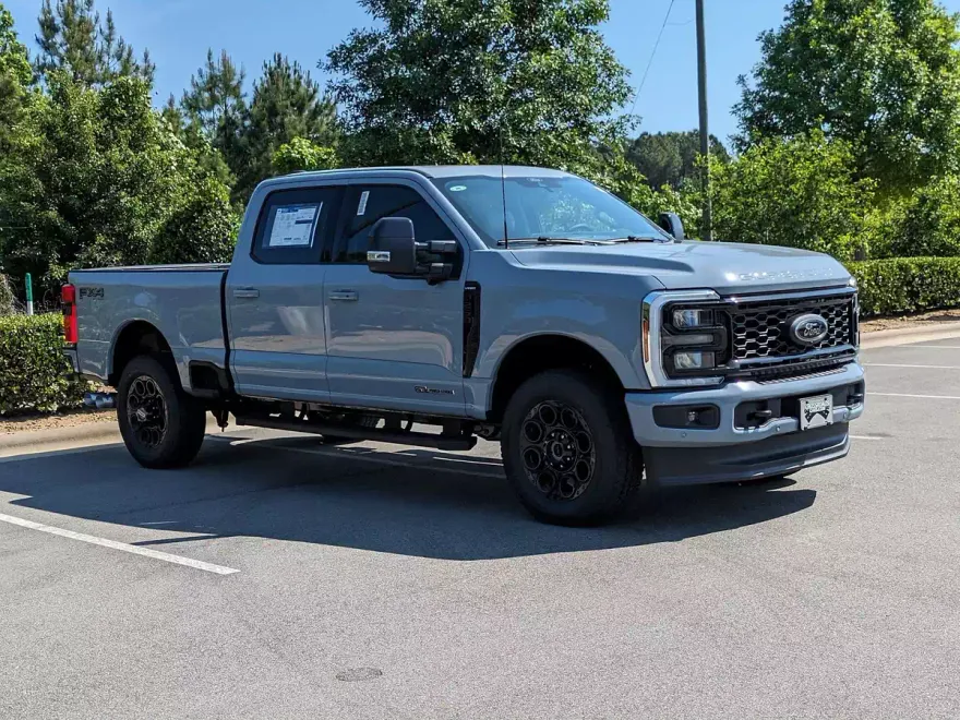 2025 Ford F-250 Lariat photo 1