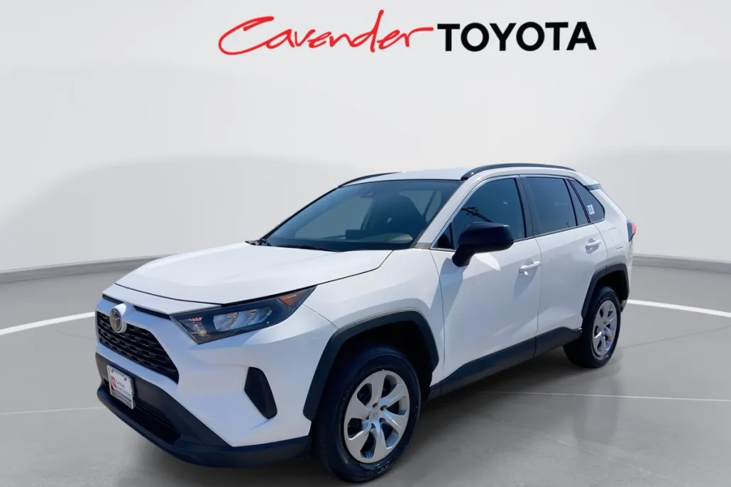2021 Toyota RAV4 LE photo 1