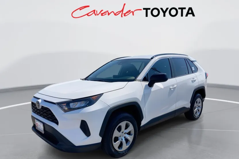 2021 Toyota RAV4 LE photo 1