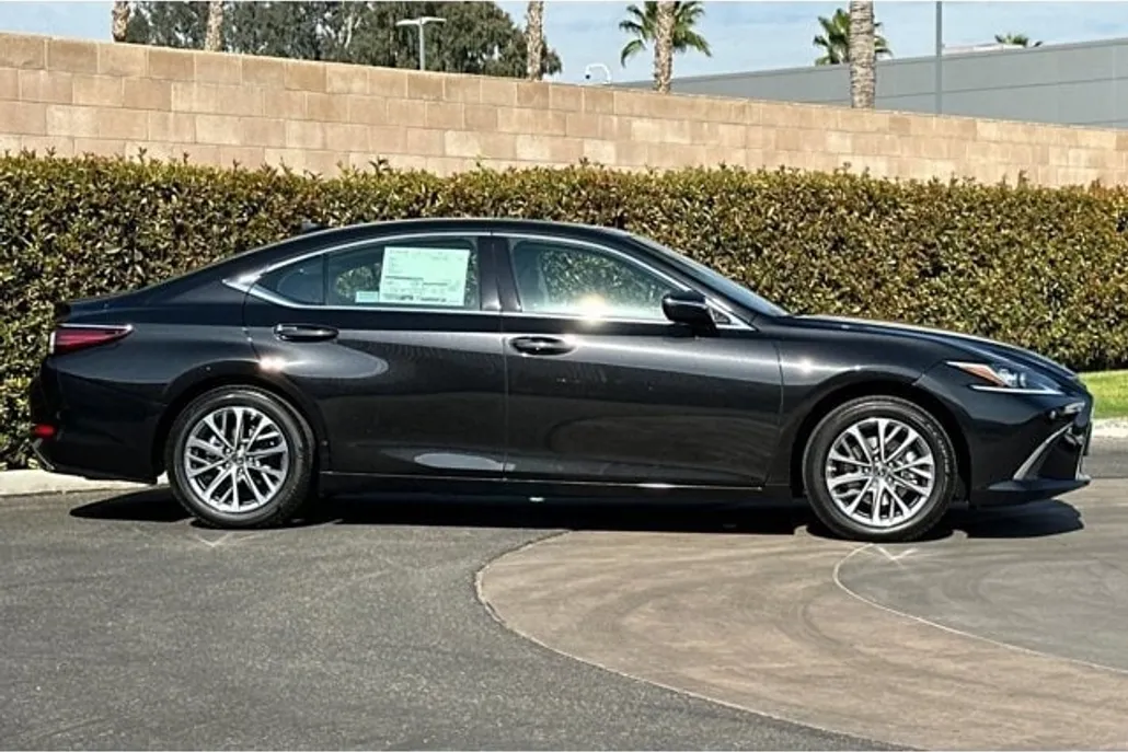 2025 Lexus ES 350 photo 1
