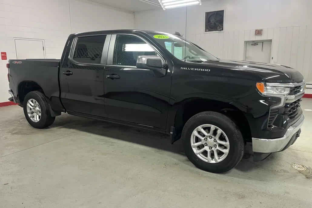 2023 Chevrolet Silverado 1500 LT photo 1