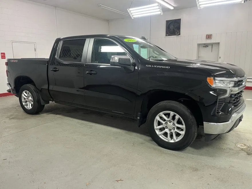 2023 Chevrolet Silverado 1500 LT photo 1