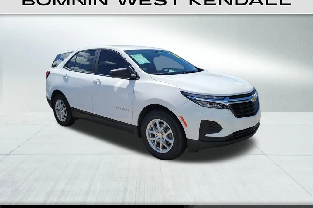 2023 Chevrolet Equinox LS photo 1