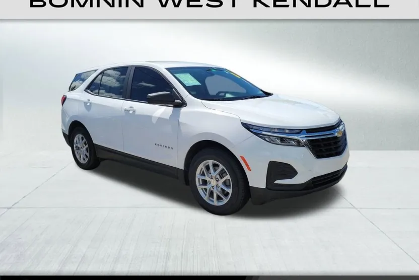 2023 Chevrolet Equinox LS photo 1