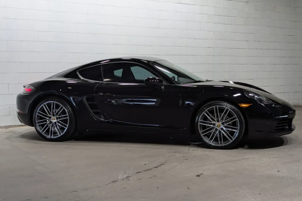 2024 Porsche Cayman photo 1