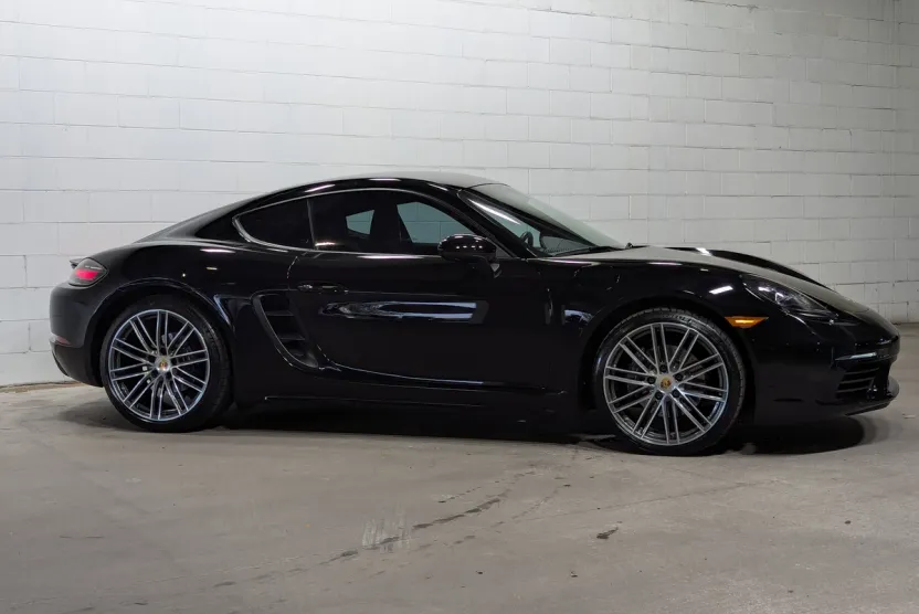 2024 Porsche Cayman photo 1