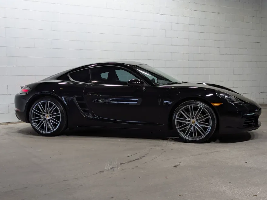 2024 Porsche Cayman photo 1