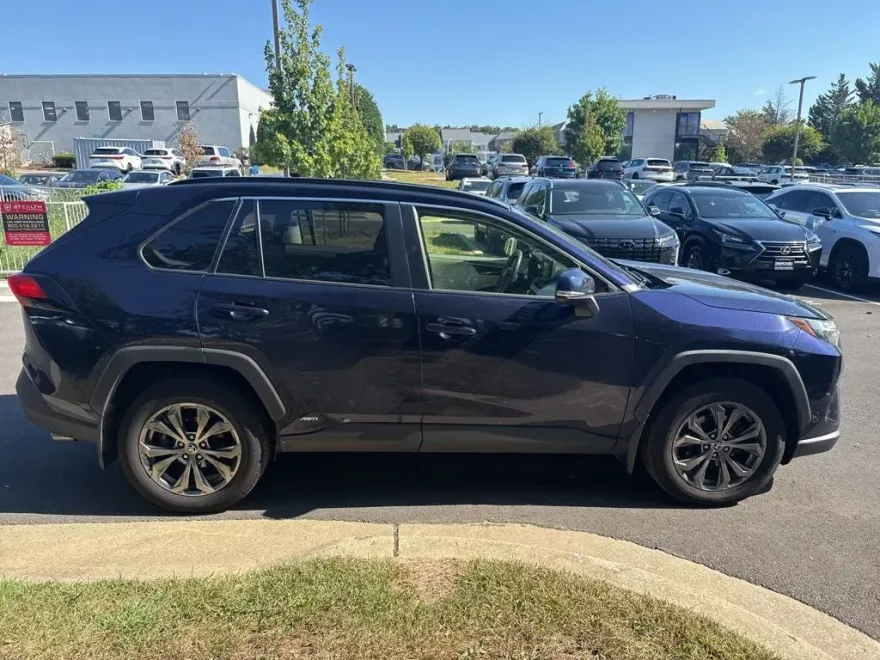 2022 Toyota RAV4 Hybrid XLE Premium photo 1