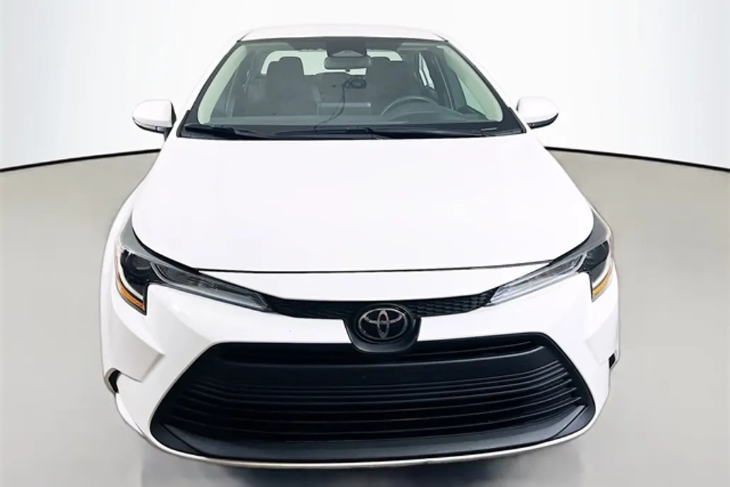 2024 Toyota Corolla LE photo 1