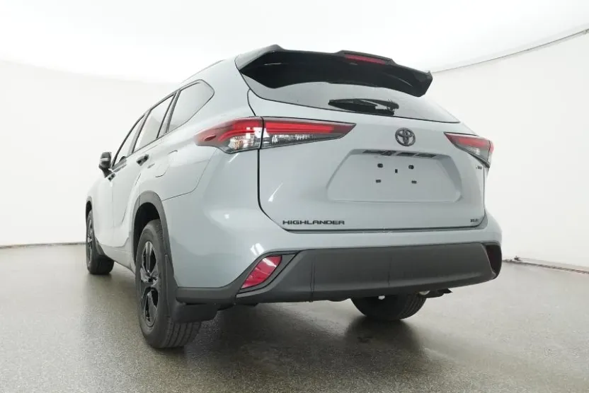 2025 Toyota Highlander Hybrid XLE photo 1