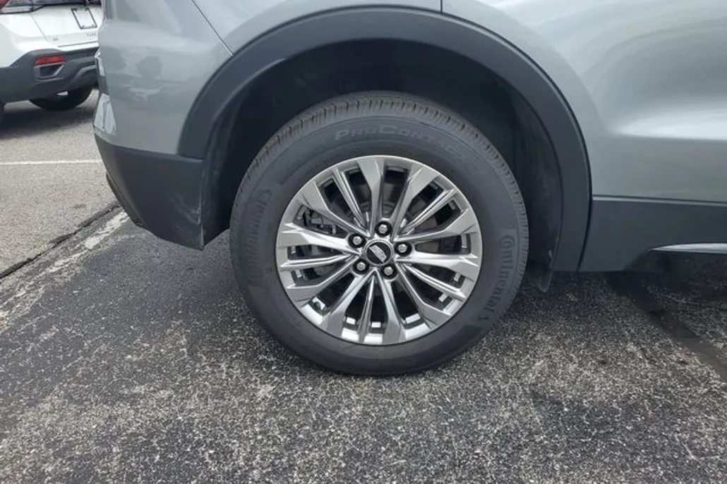 2024 Cadillac XT4 Premium Luxury photo 1