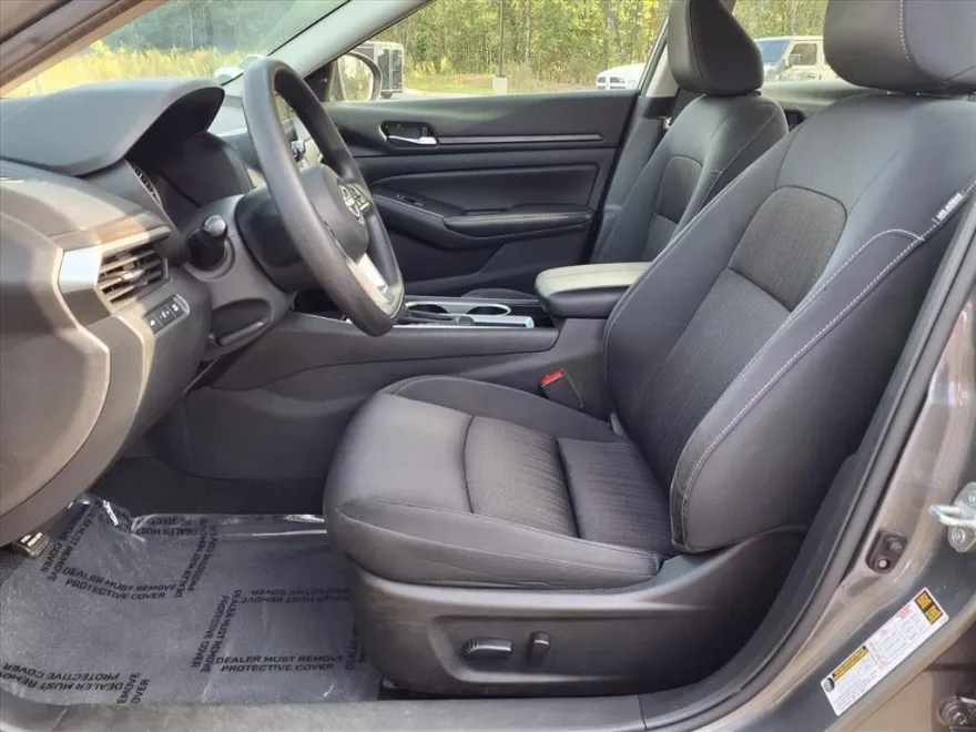 2024 Nissan Altima 2.5 SV photo 1