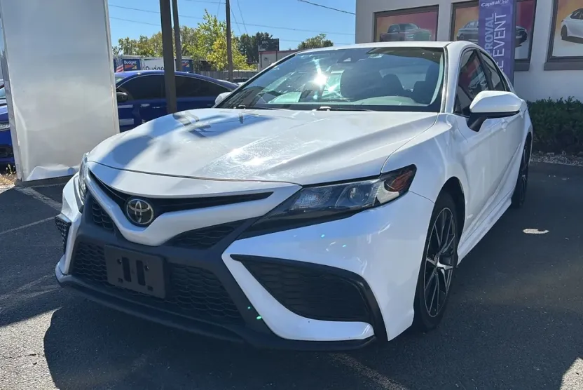 2021 Toyota Camry SE photo 1