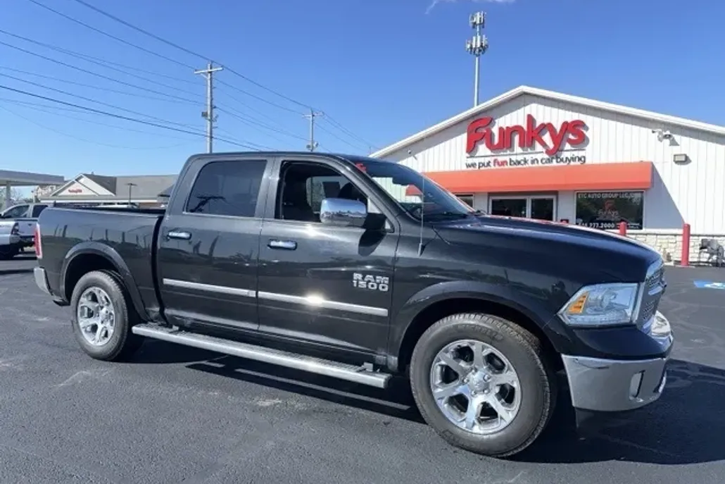 2017 Ram 1500 Laramie photo 1