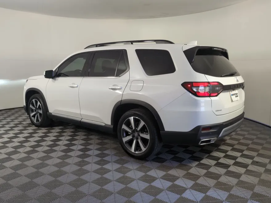 2025 Honda Pilot Touring photo 1