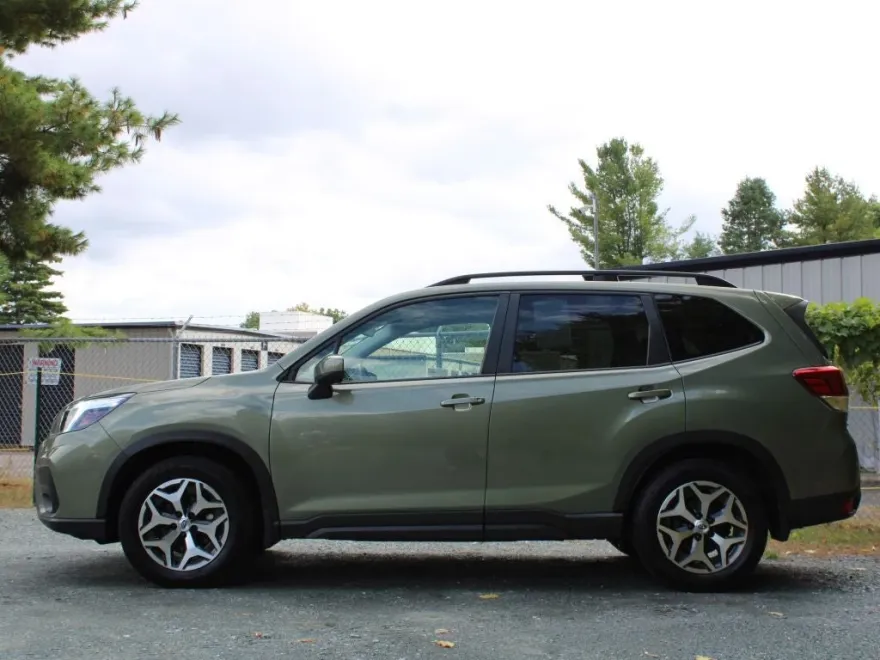 2020 Subaru Forester Premium photo 1
