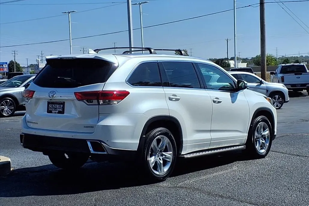 2017 Toyota Highlander Limited photo 1