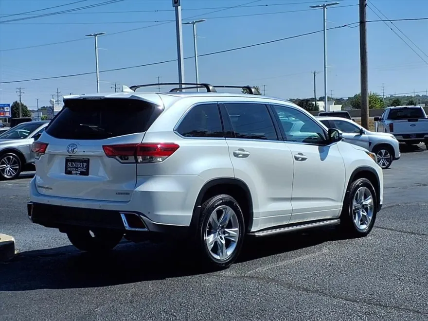 2017 Toyota Highlander Limited photo 1