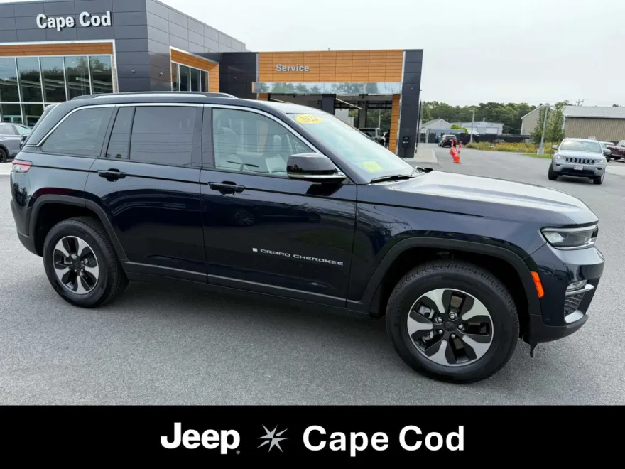 2023 Jeep Cherokee 4xe Base photo 1