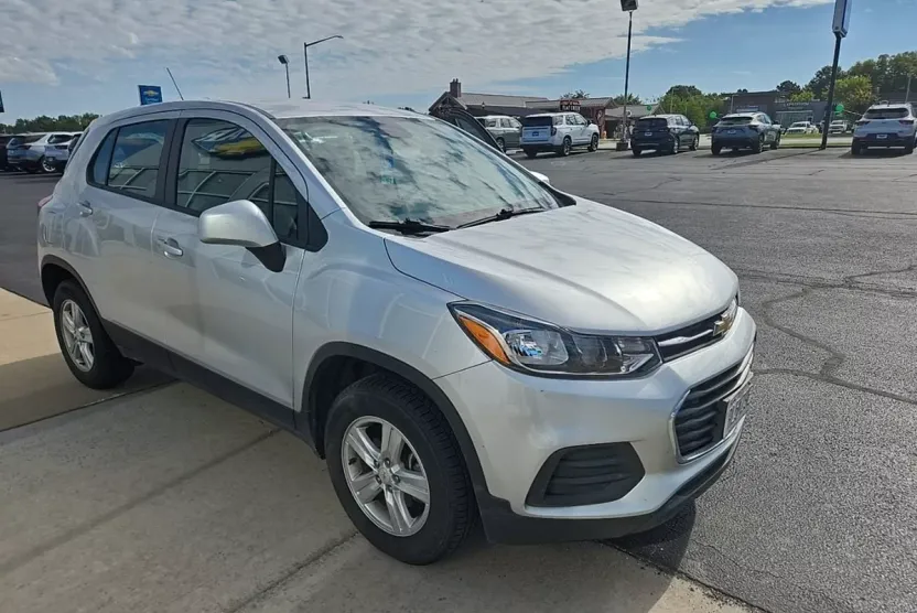 2017 Chevrolet Trax LS photo 1