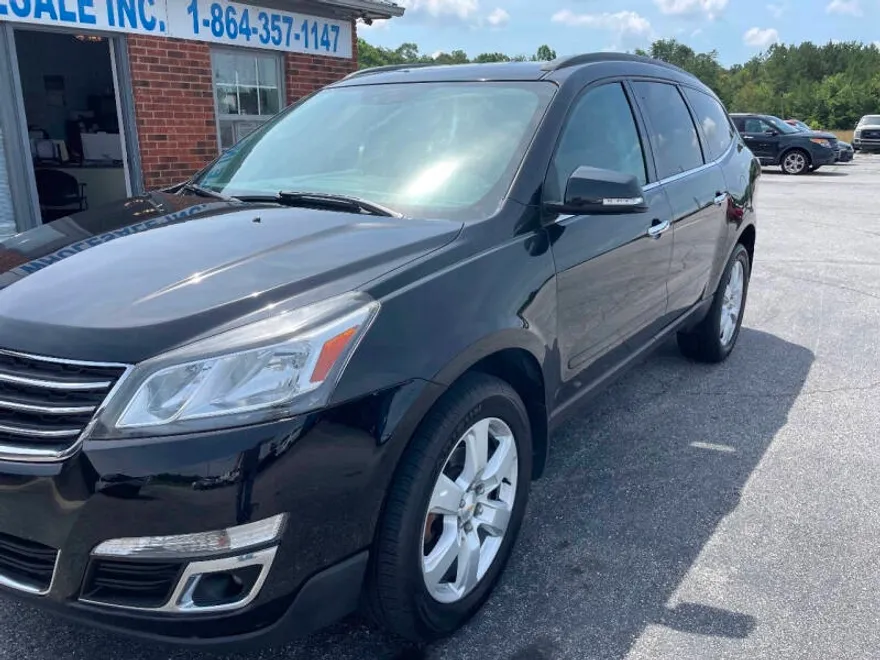2017 Chevrolet Traverse 1LT photo 1