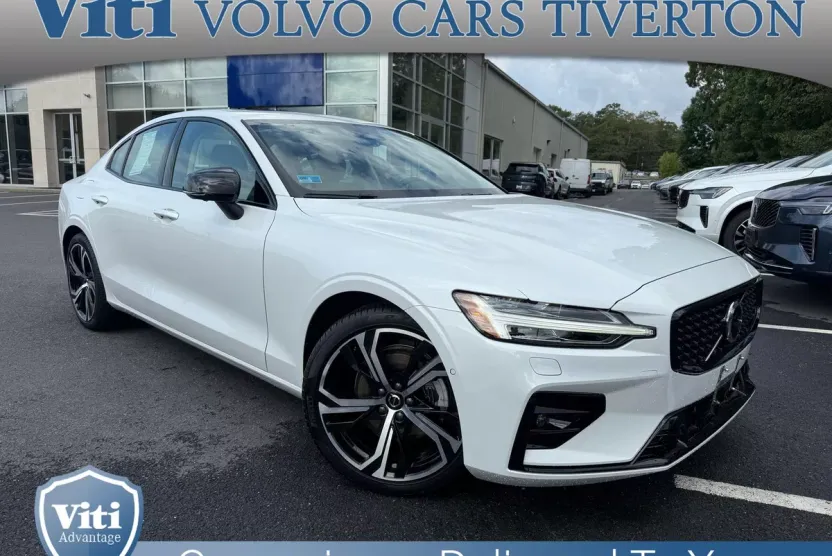 2025 Volvo S60 B5 AWD Plus photo 1