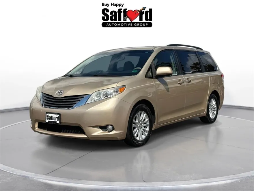 2014 Toyota Sienna XLE photo 1
