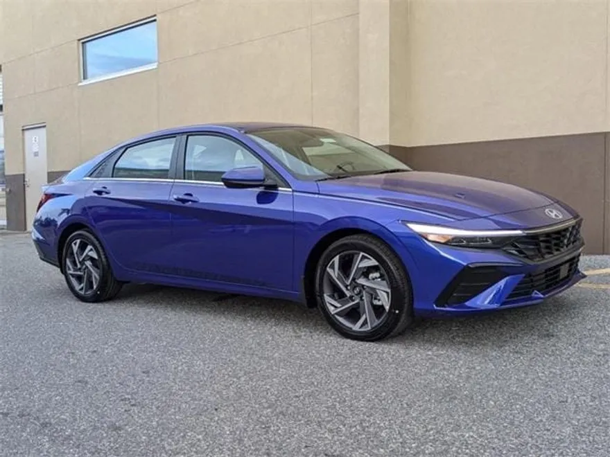 2025 Hyundai Elantra SEL Convenience photo 1