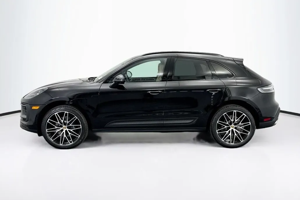 2026 Porsche Macan Base photo 1