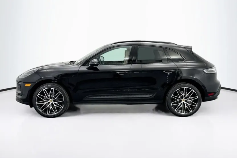 2026 Porsche Macan Base photo 1