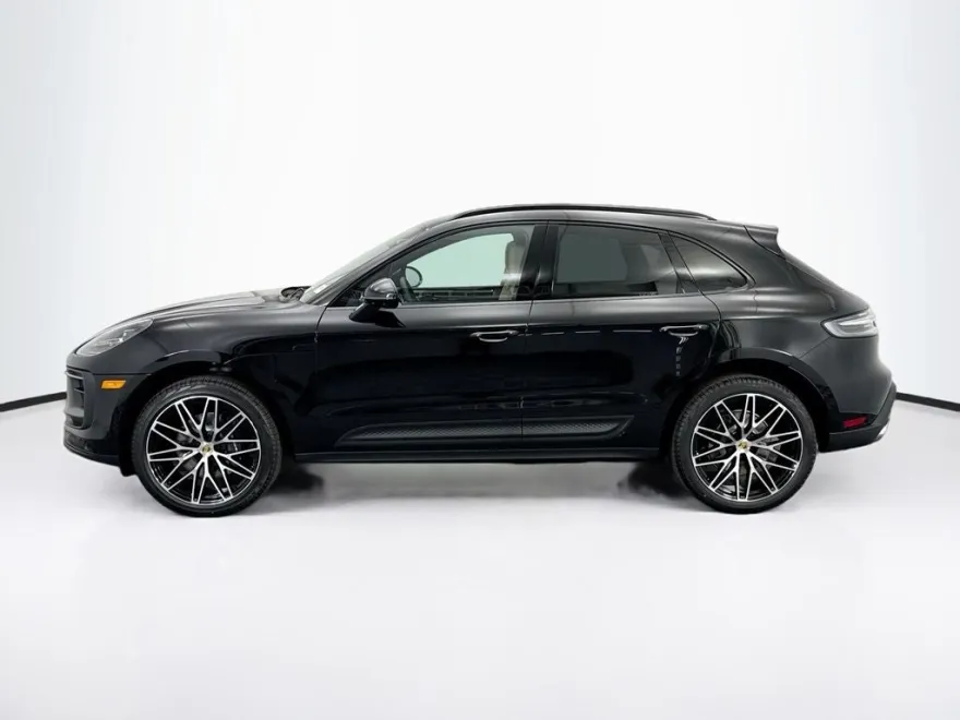 2026 Porsche Macan Base photo 1