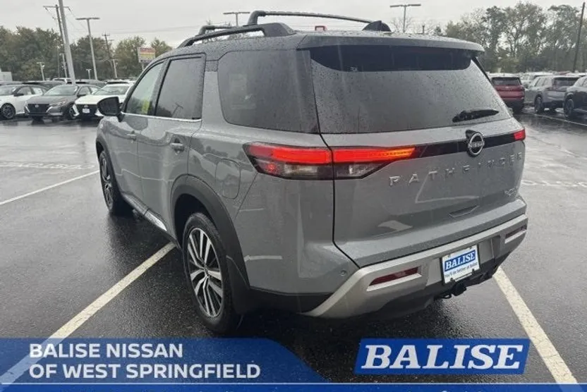 2025 Nissan Pathfinder Platinum photo 1