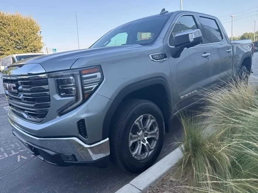 2024 Gmc Sierra 1500 SLT photo 1