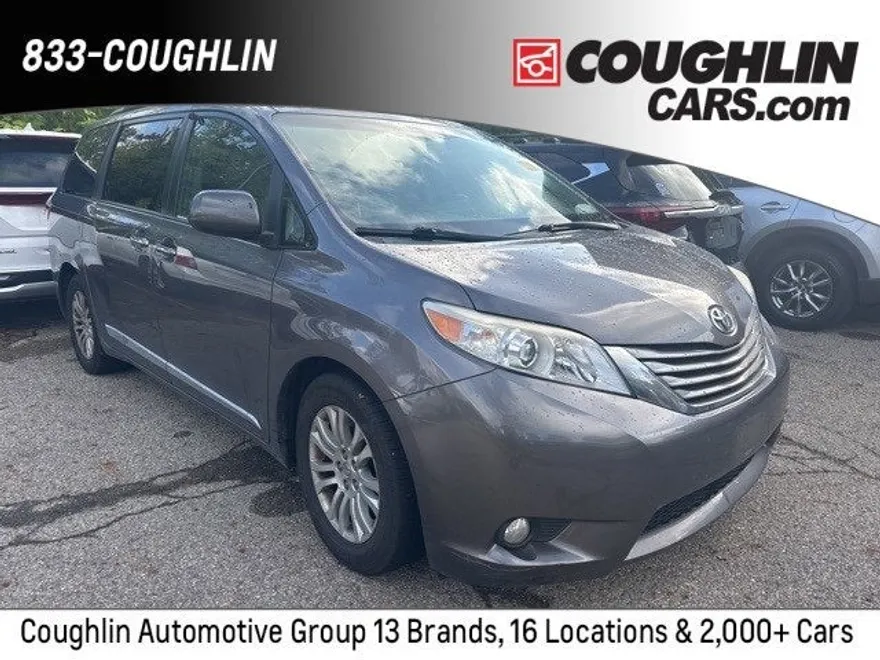 2015 Toyota Sienna L photo 1