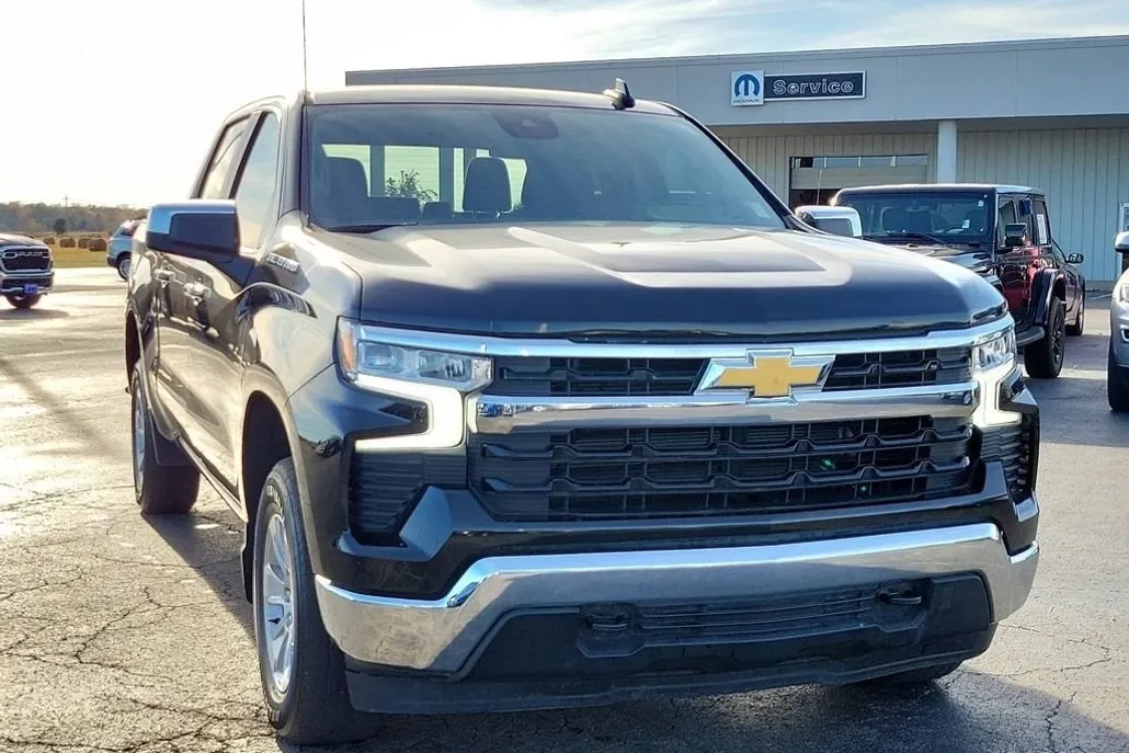 2023 Chevrolet Silverado 1500 LT photo 1