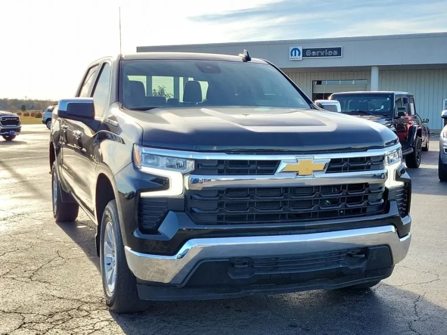 2023 Chevrolet Silverado 1500 LT photo 1