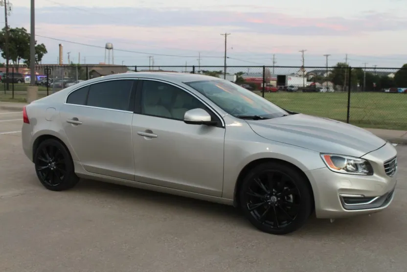 2017 Volvo S60 T5 Inscription Platinum photo 1