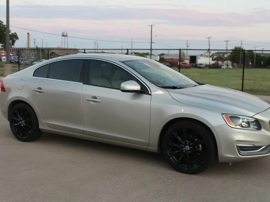 2017 Volvo S60 T5 Inscription Platinum photo 1