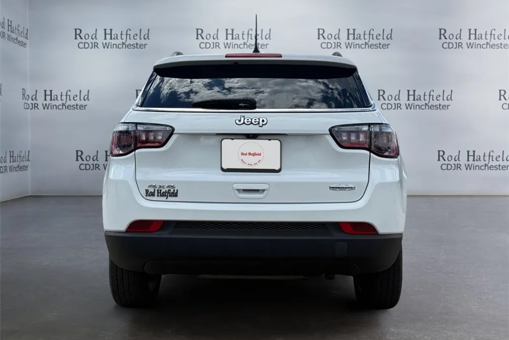 2022 Jeep Compass Latitude photo 1