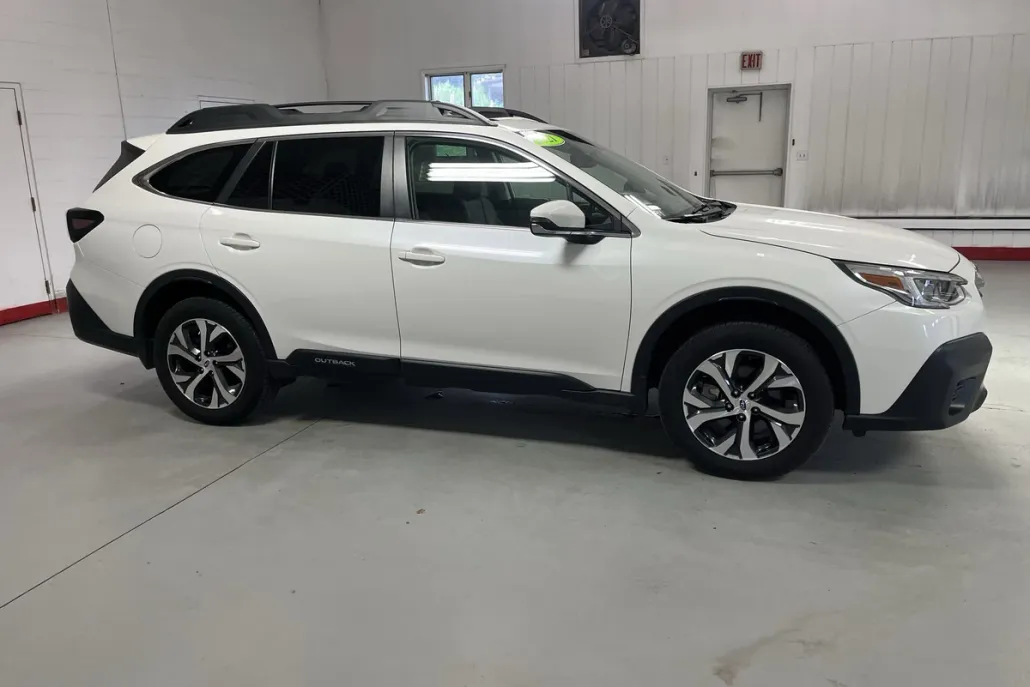 2021 Subaru Outback Limited photo 1