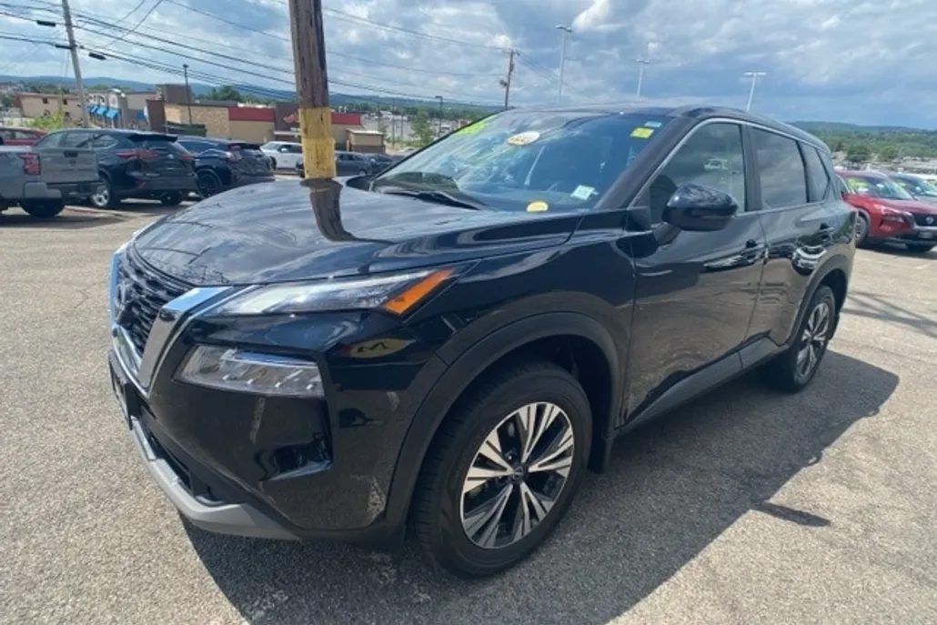 2022 Nissan Rogue SV photo 1