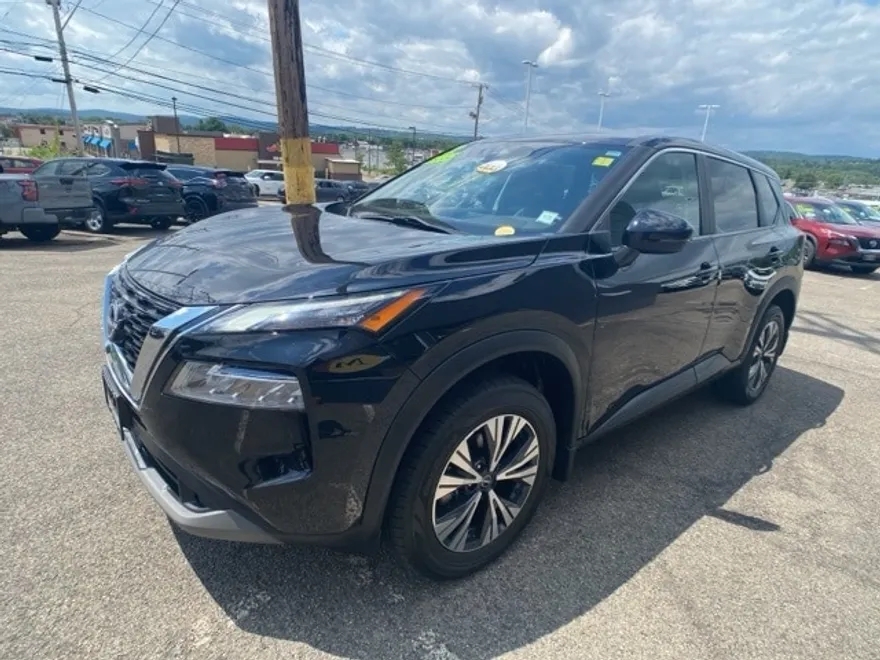 2022 Nissan Rogue SV photo 1