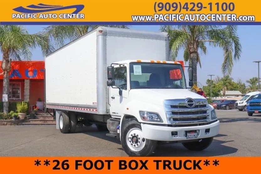 2019 Hino Conventional Type Truck photo 1