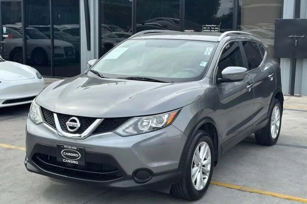 2017 Nissan Rogue Sport SV photo 1