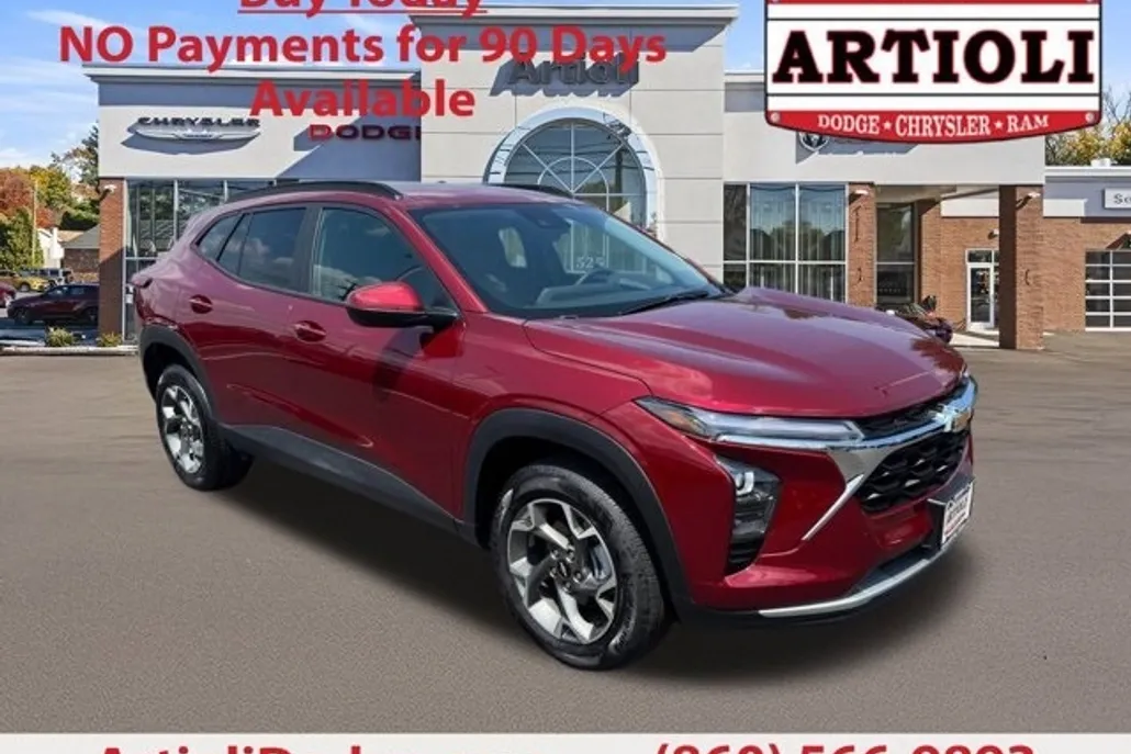 2025 Chevrolet Trax LT photo 1